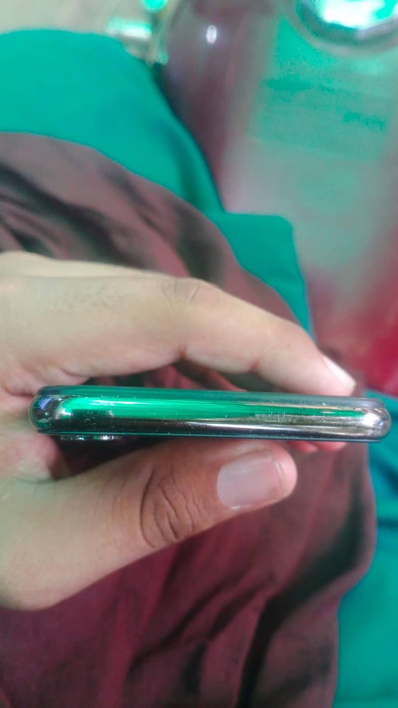 Apple iPhone X 4