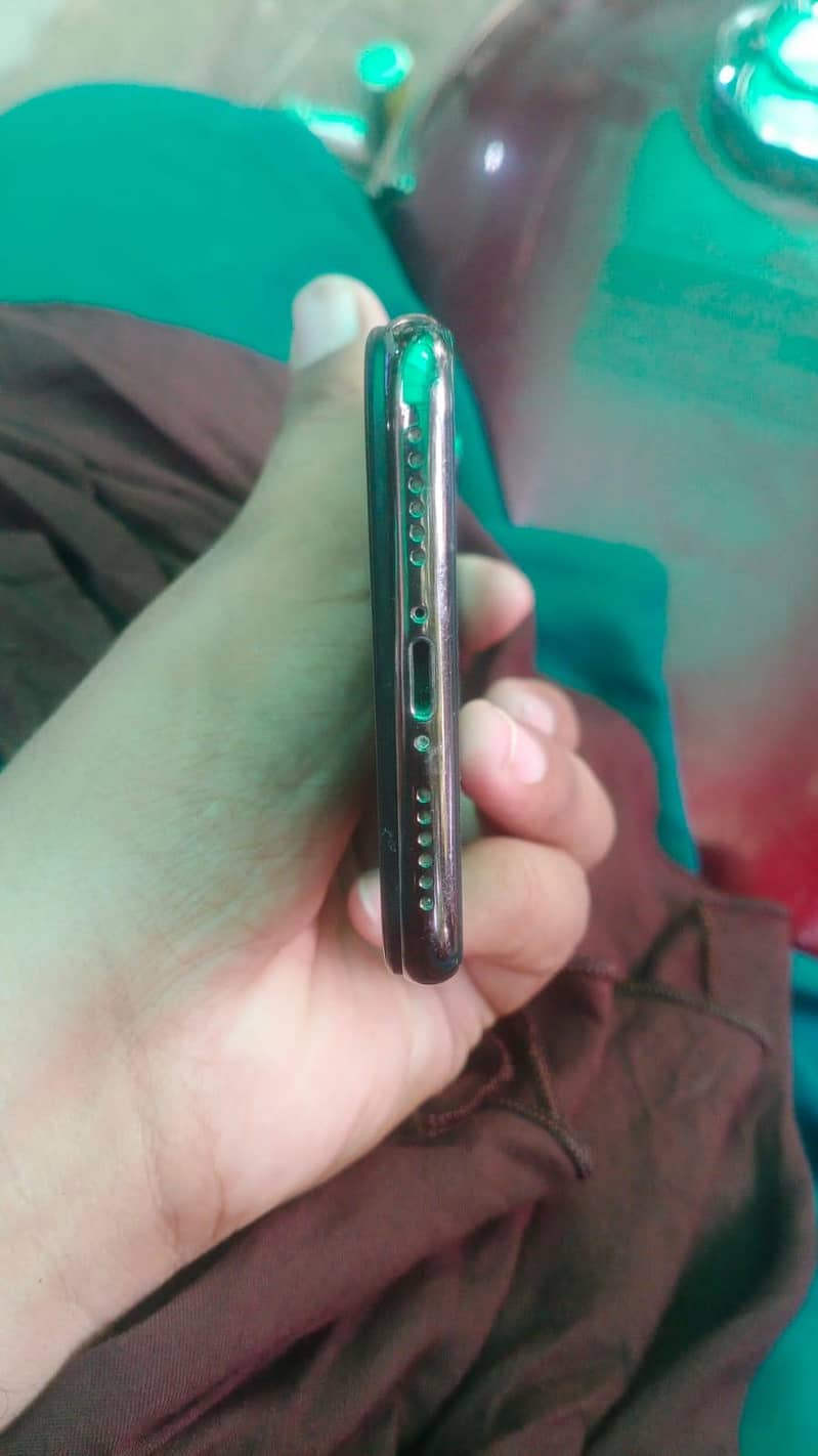 Apple iPhone X 5