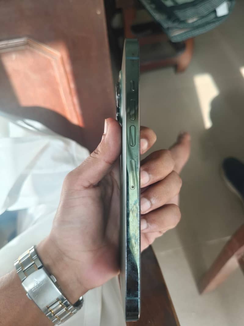 Apple iPhone 13 Pro Max 2