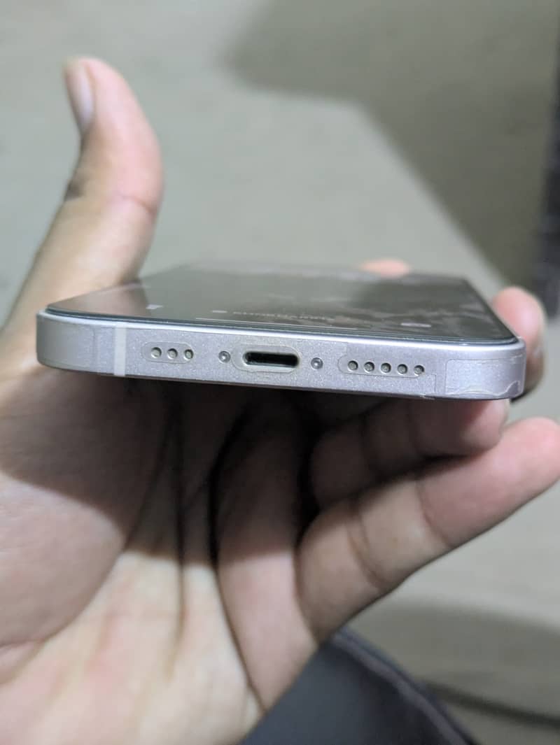 Apple iPhone 13 2