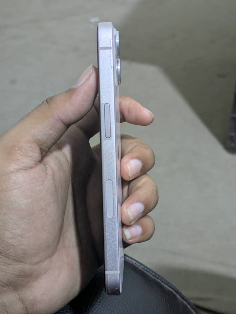 Apple iPhone 13 5