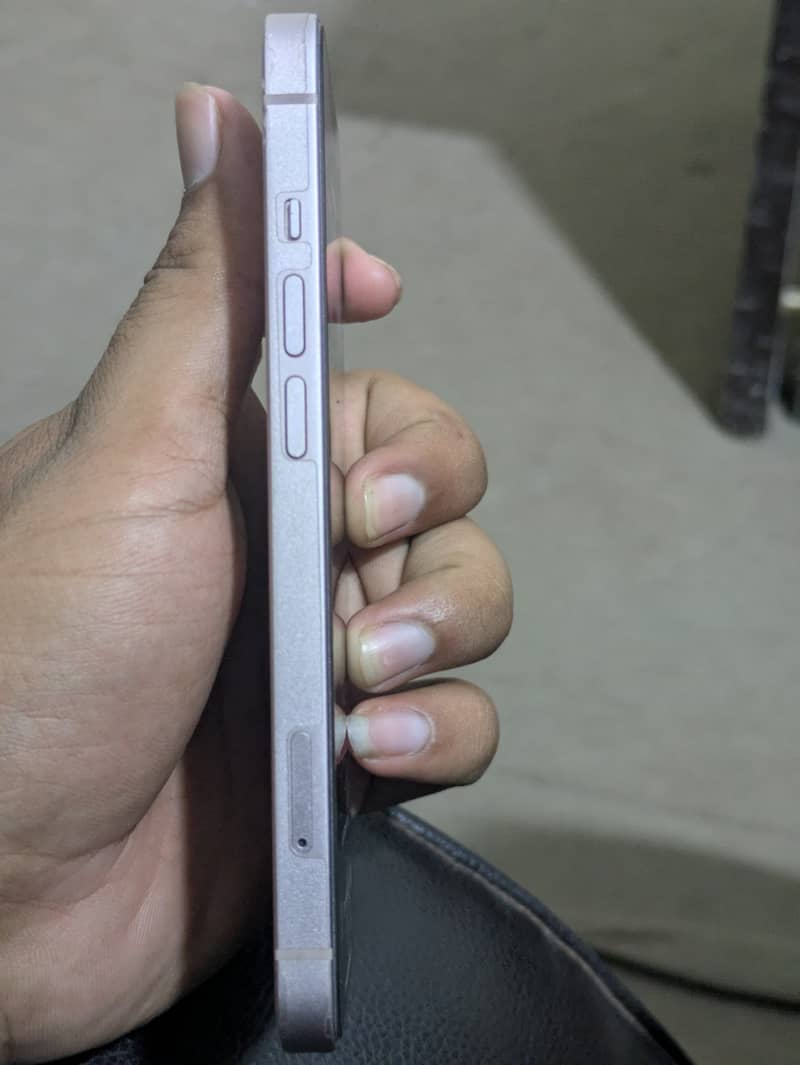 Apple iPhone 13 6