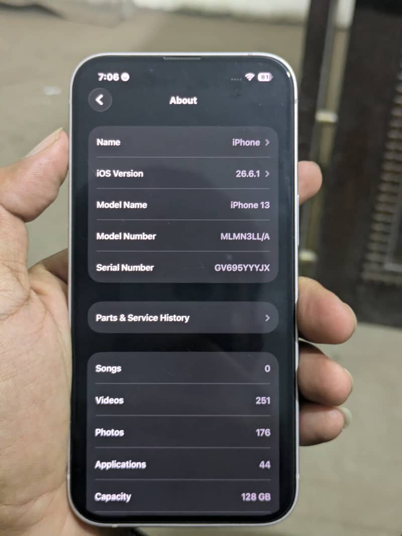 Apple iPhone 13 8
