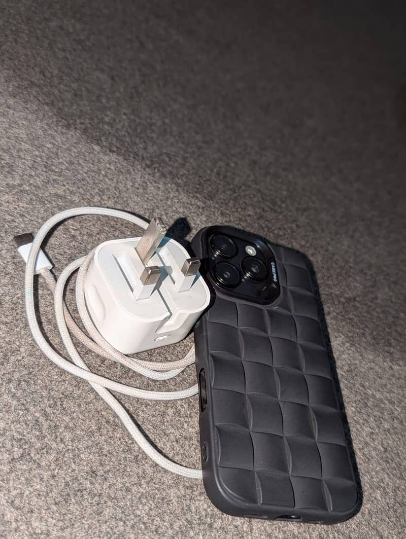Apple iPhone 16 Pro 2