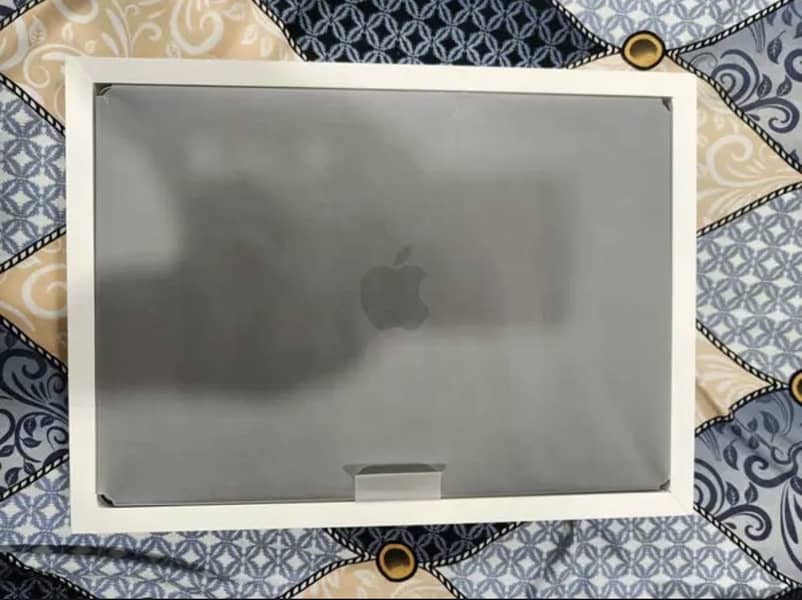 Macbook M5 Max 1