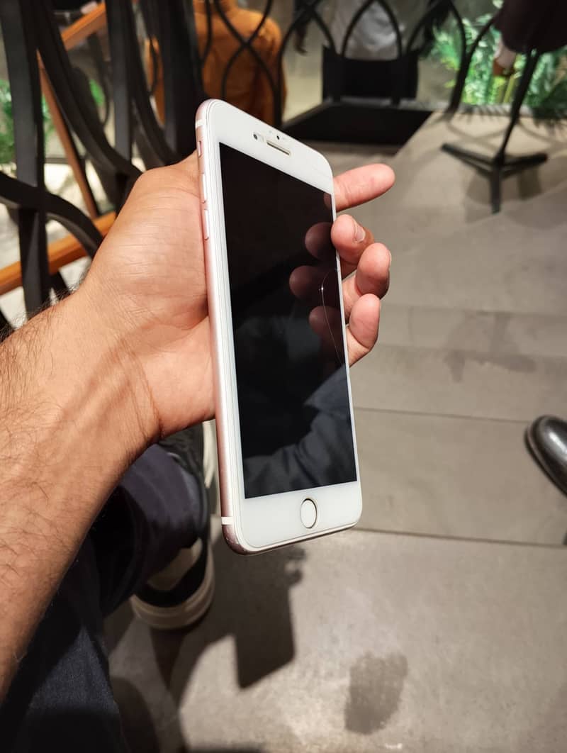 Apple iPhone 7 Plus 2