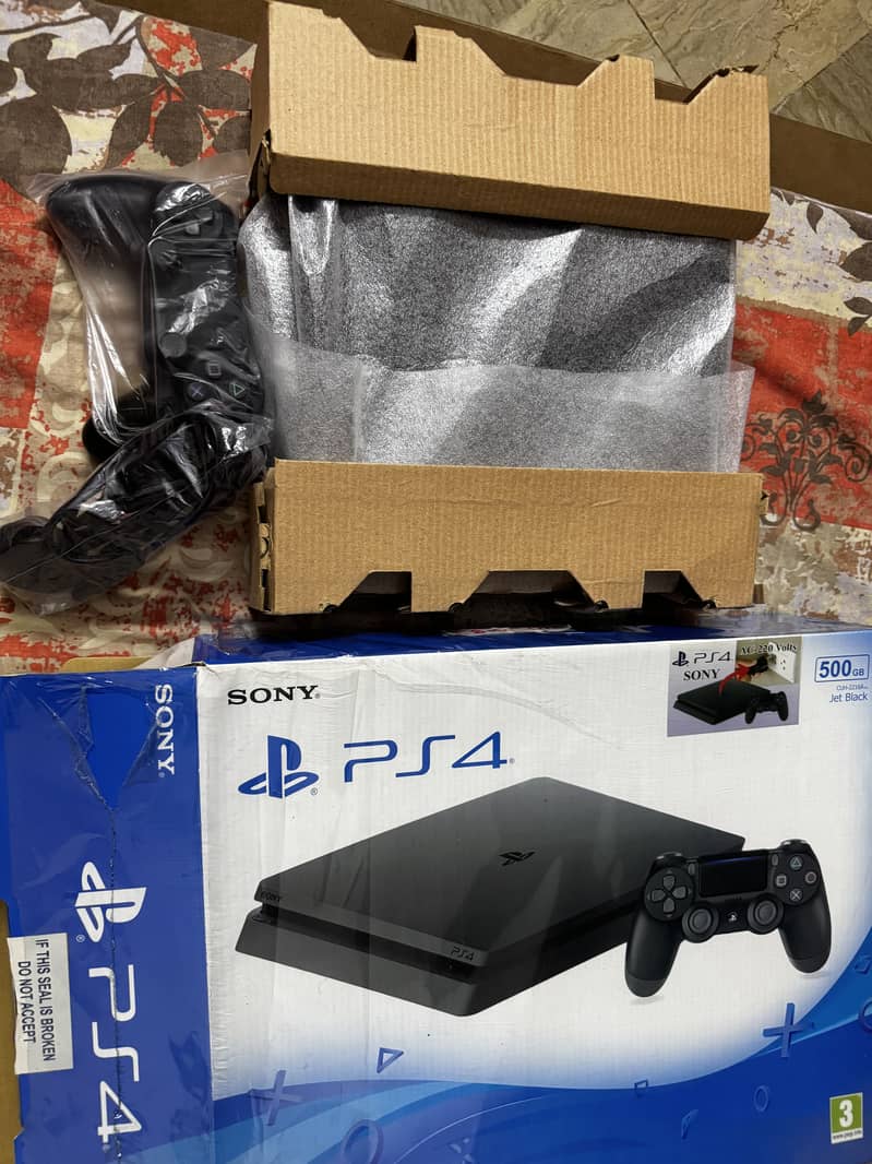 PS4 slim 5