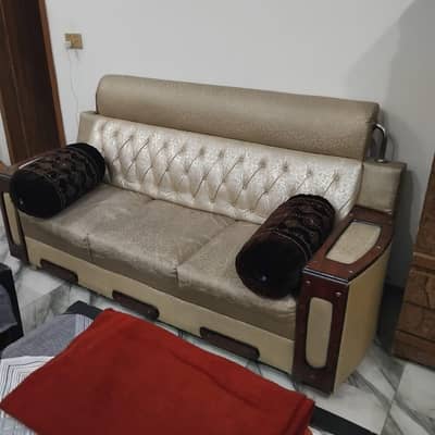 Sofa.