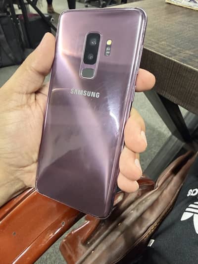 Samsung Mobile S9 Plus 256gb amoled display.