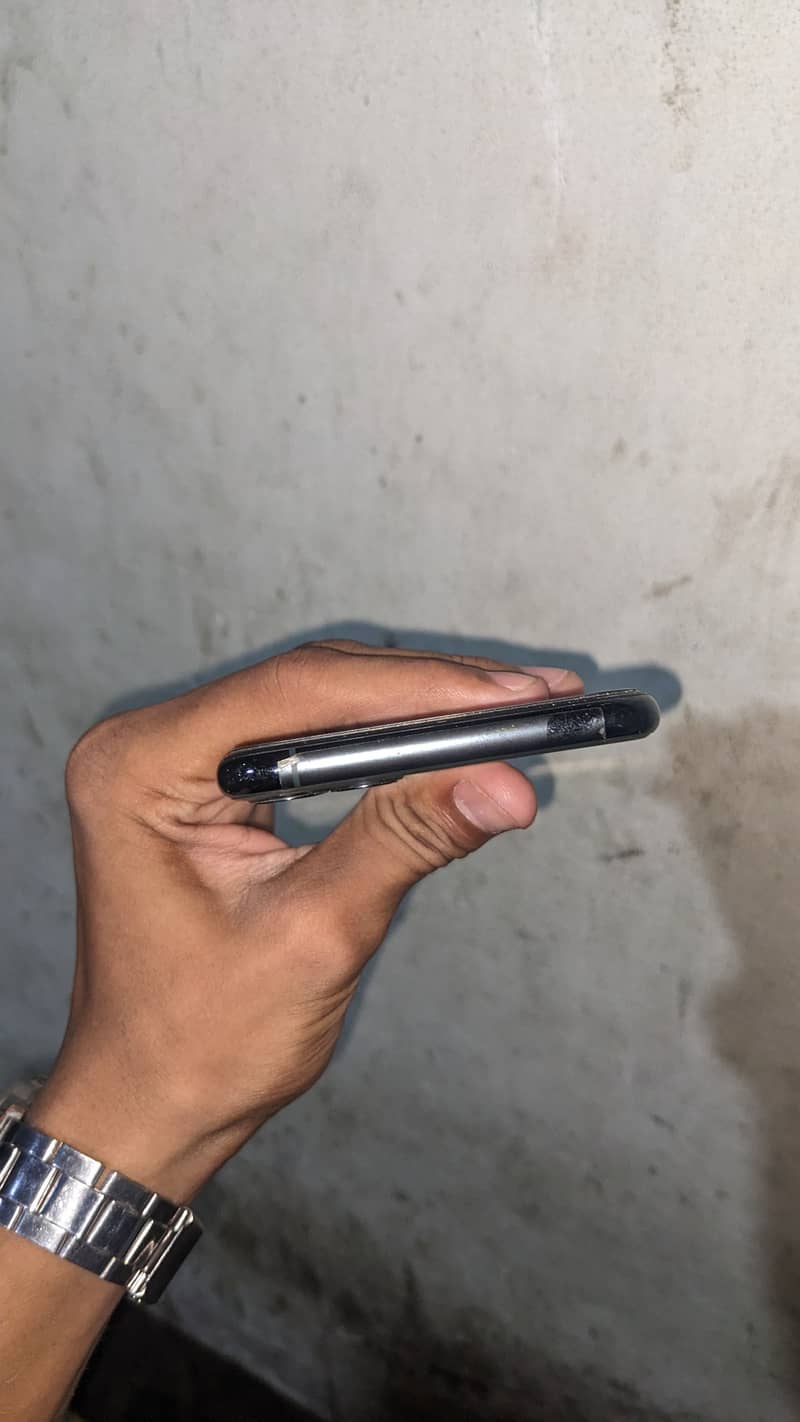Apple iPhone 11 Pro Max 2