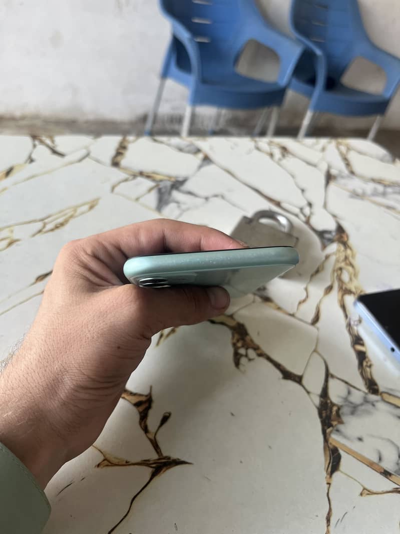 Apple iPhone 11 3