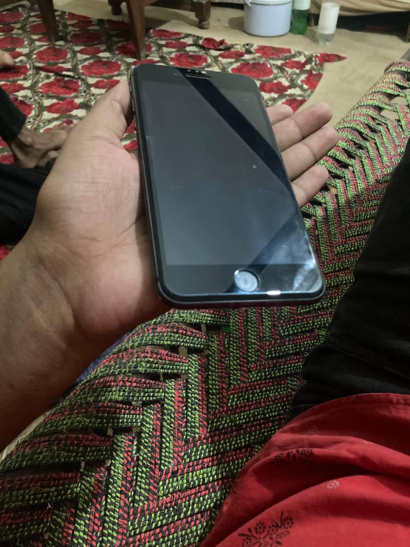 Apple iPhone 8 Plus 1