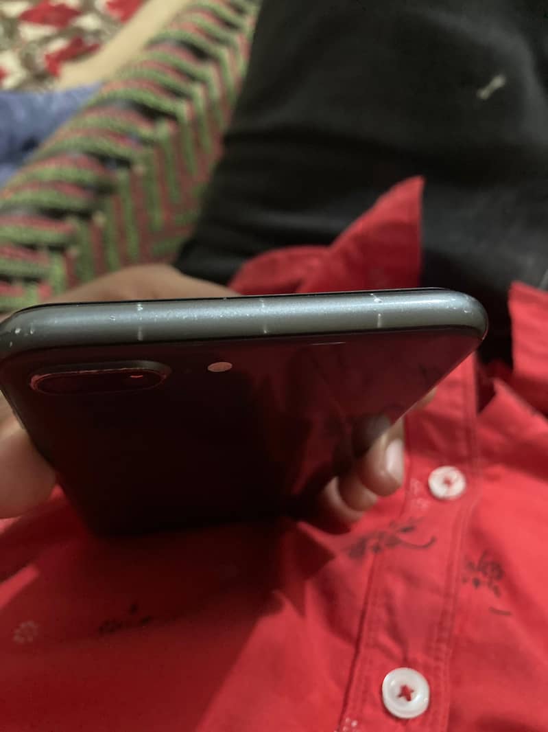 Apple iPhone 8 Plus 3