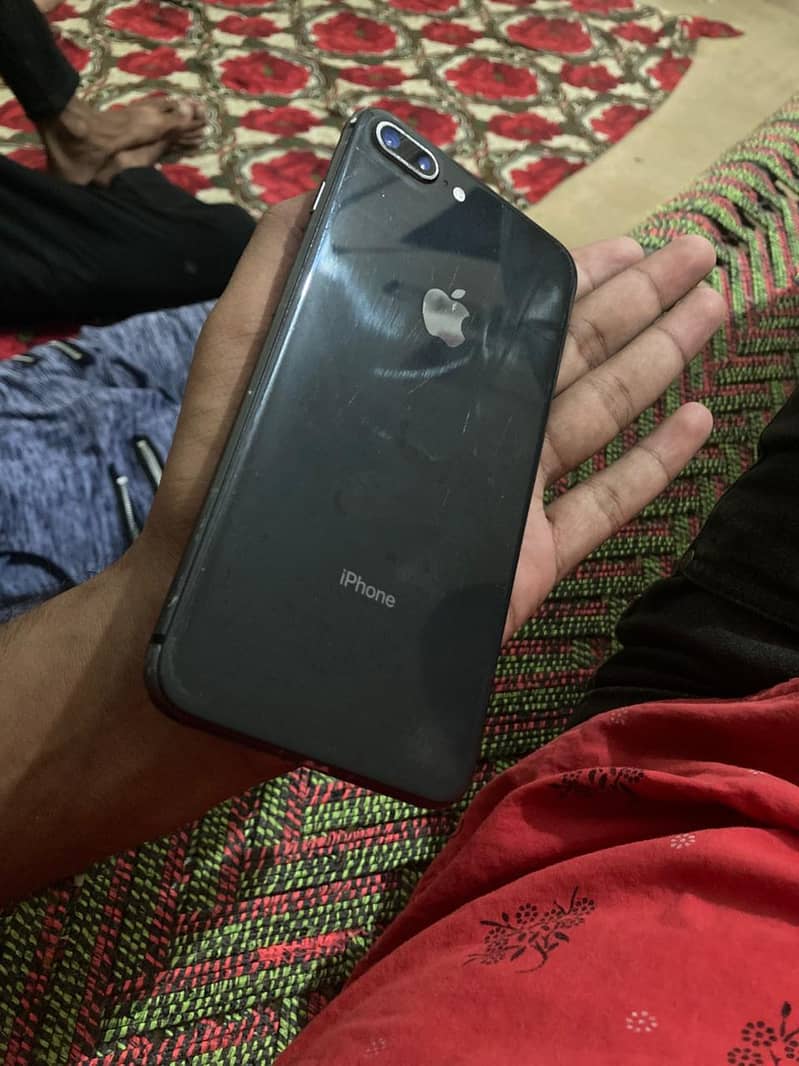Apple iPhone 8 Plus 4