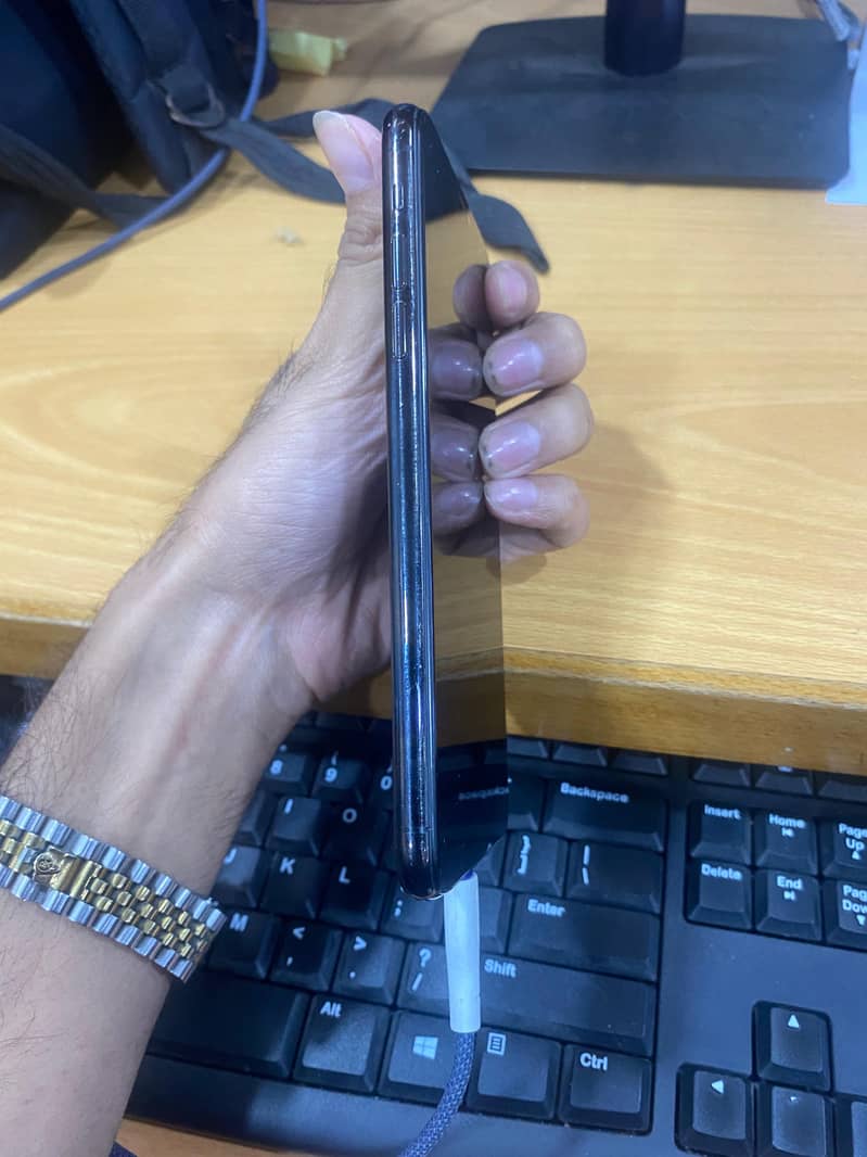 Apple iPhone 11 Pro Max 2