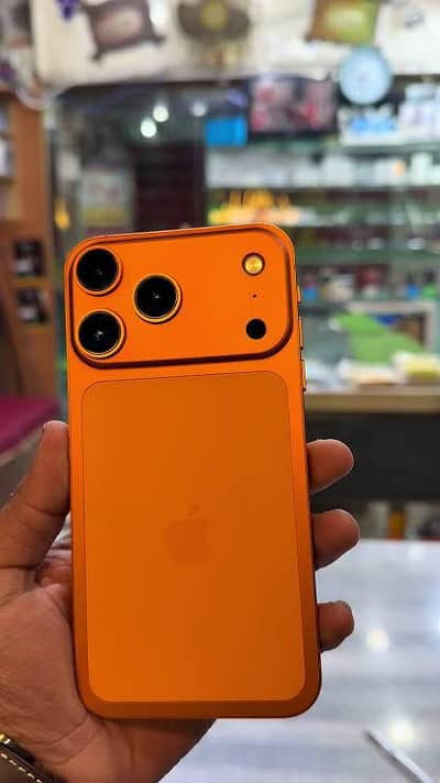 Apple iPhone XR Convert 17 Pro