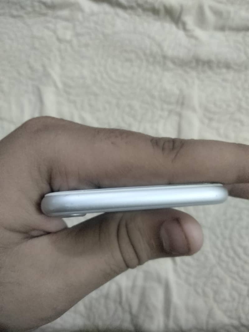 Apple iPhone 8 3