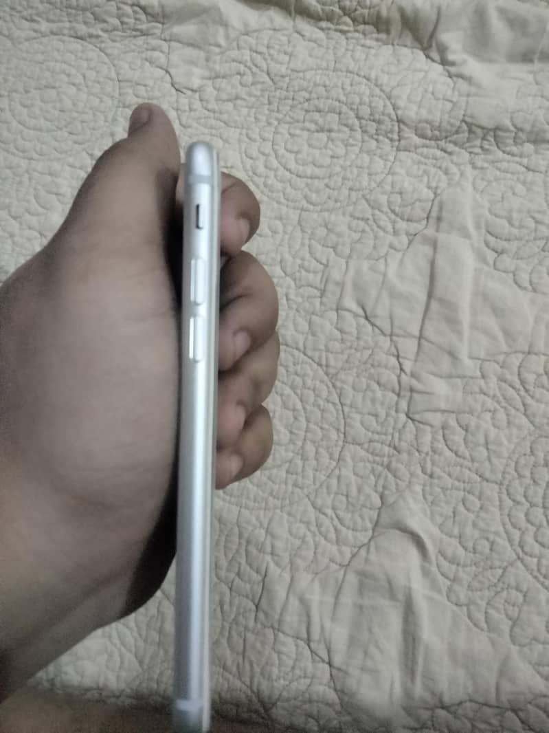 Apple iPhone 8 4