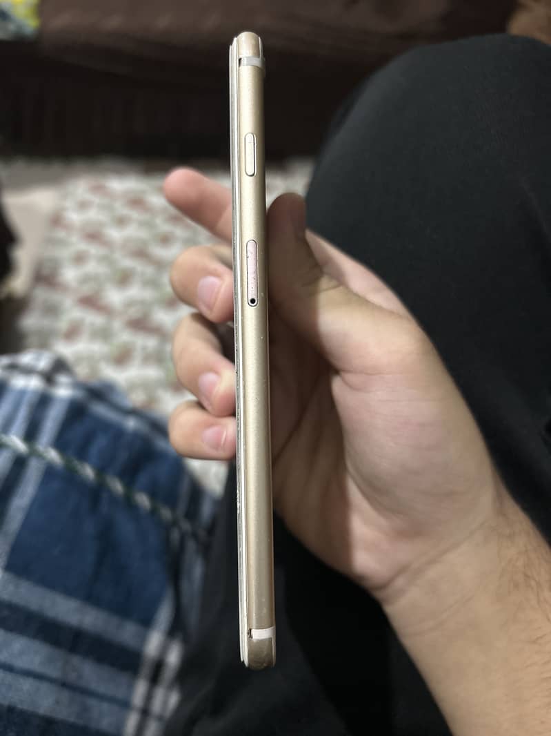 Apple iPhone 6S Plus 2