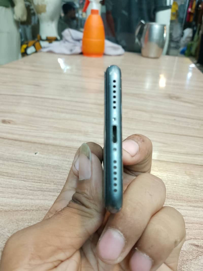 Apple iPhone 8 6