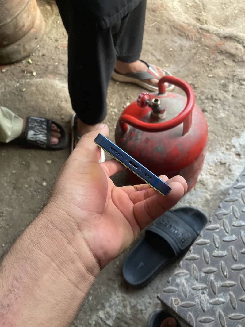 Apple iPhone 13 1