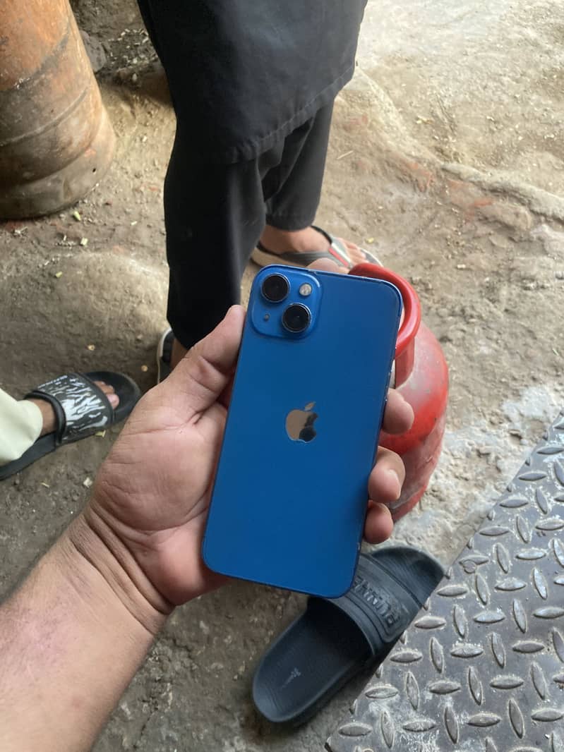 Apple iPhone 13 5