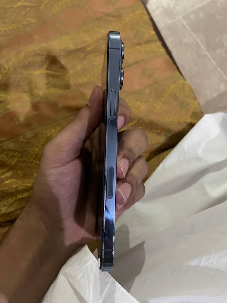 Apple iPhone 13 Pro Max 4