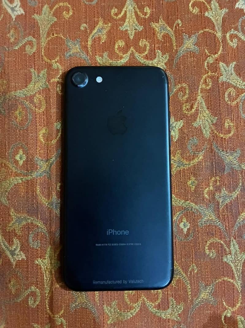 Apple iPhone 7 0