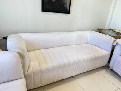 5 seater sofa set in 50k in mint condition