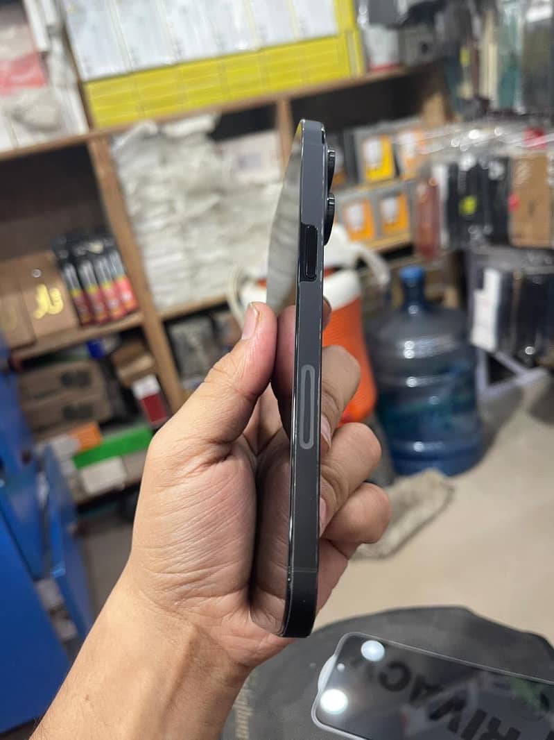 iphone 14 pro max 4