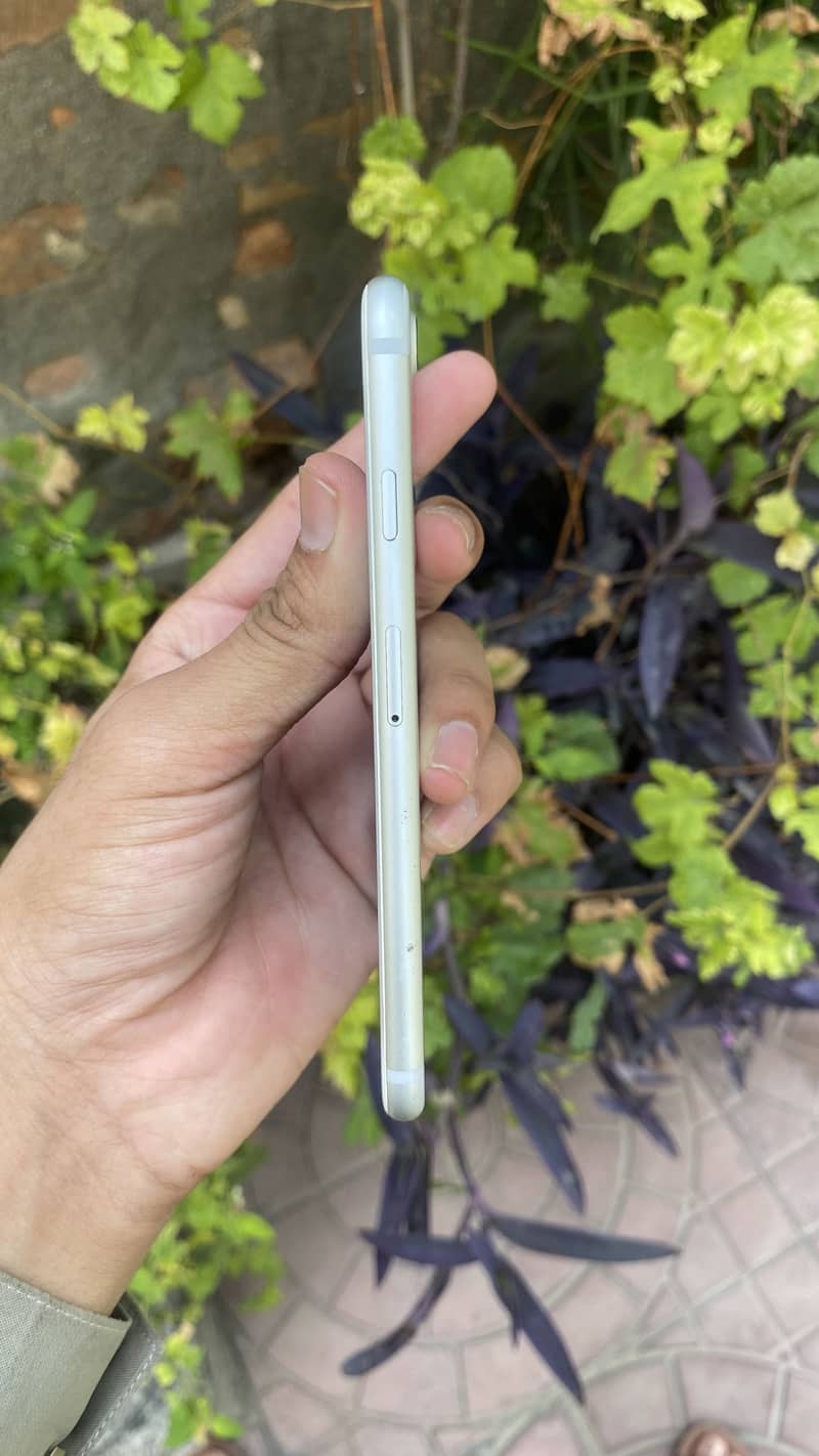 Apple iPhone 7 3