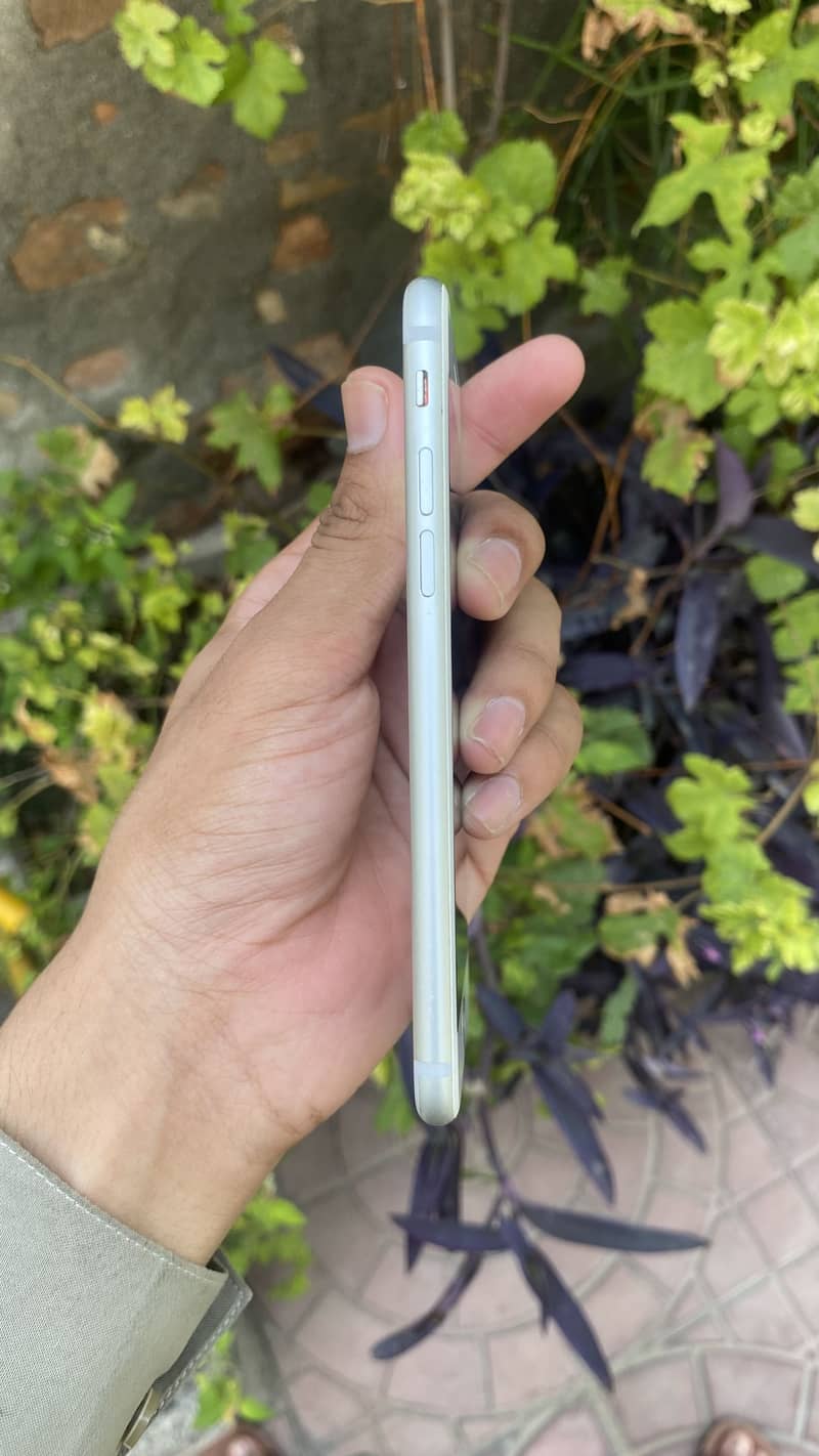 Apple iPhone 7 2