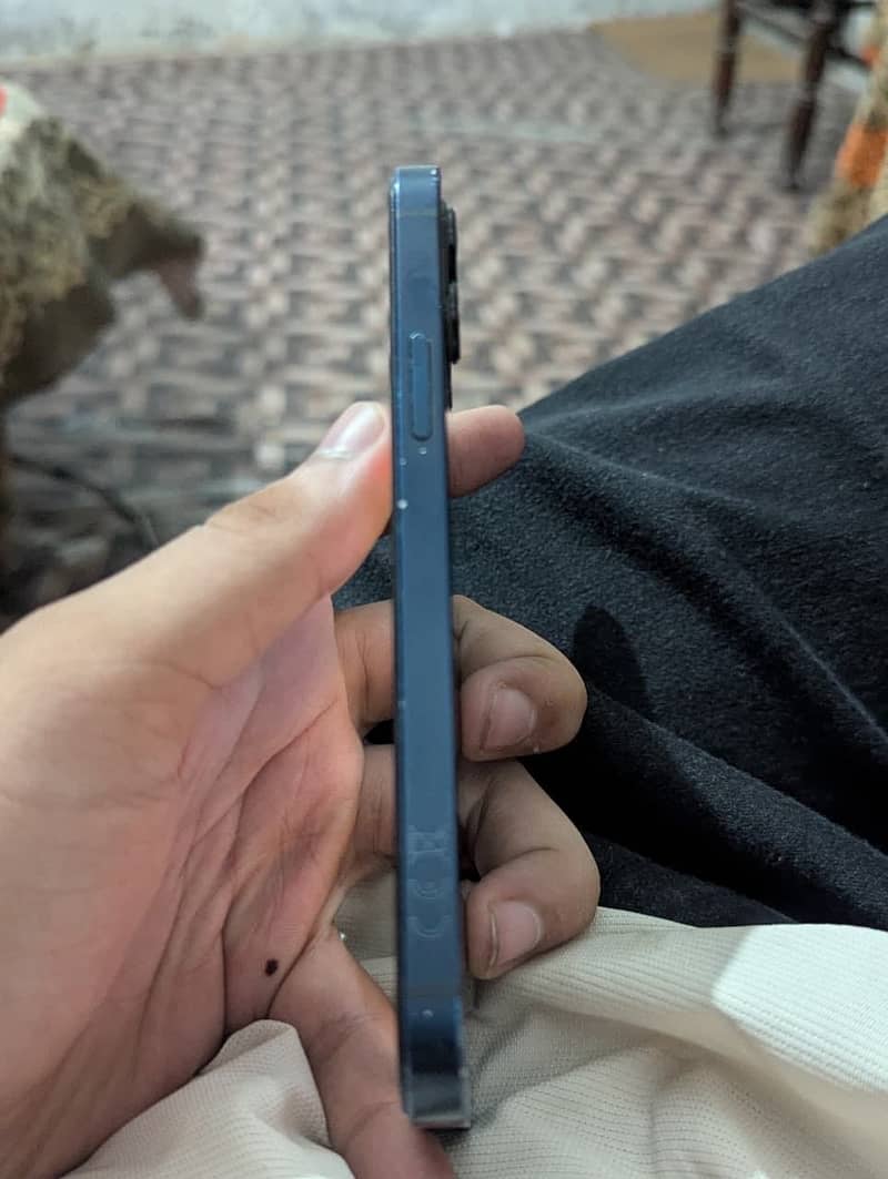 Apple iPhone 12 3