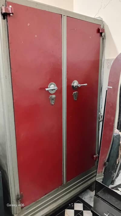 Steel Double Door Almari / Wardrobe – Good Condition