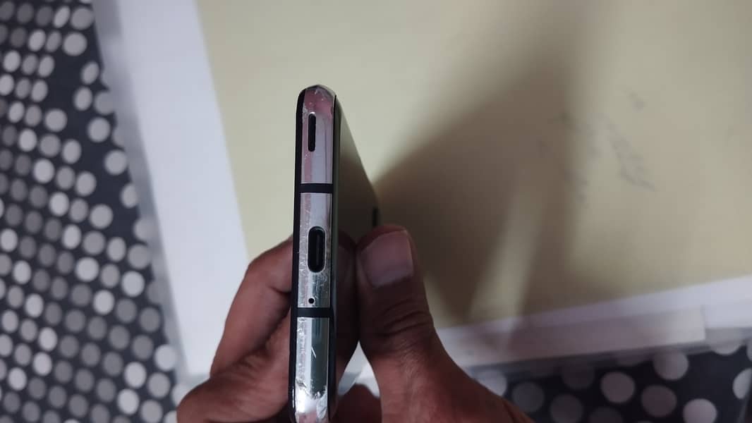 Sharp Aquos R2 1