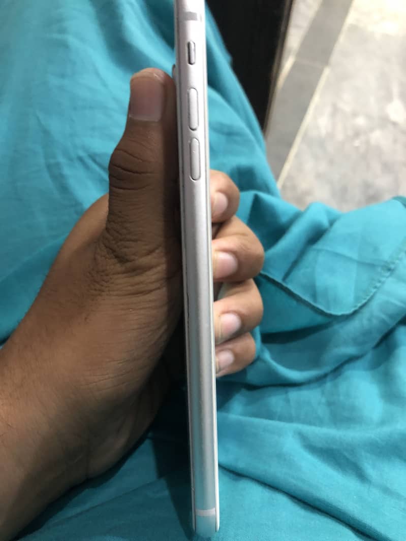 Apple iPhone 8 Plus 3