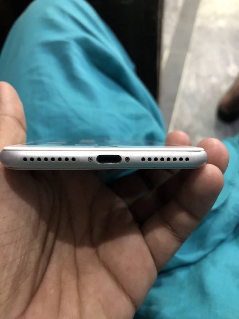 Apple iPhone 8 Plus 4