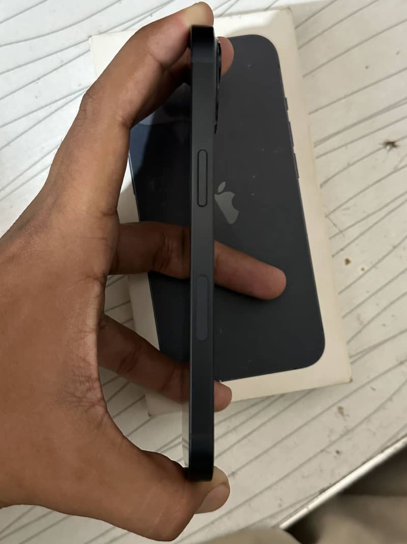 Apple iPhone 13 2