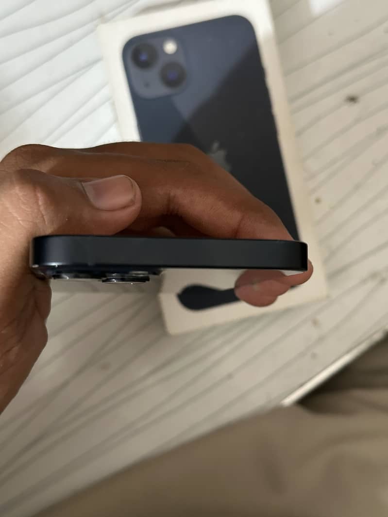 Apple iPhone 13 4