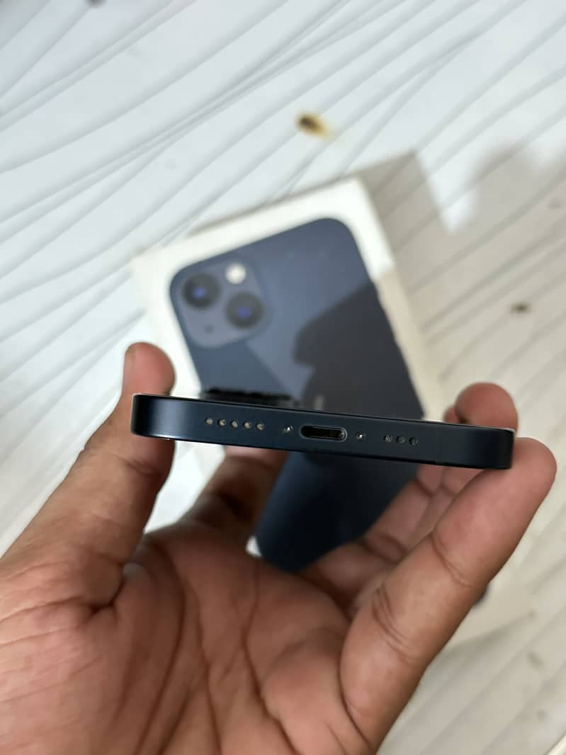 Apple iPhone 13 5