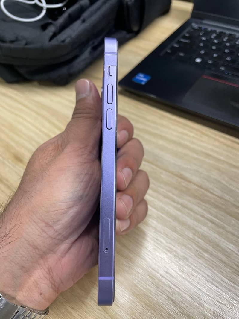 Apple iPhone 12 4