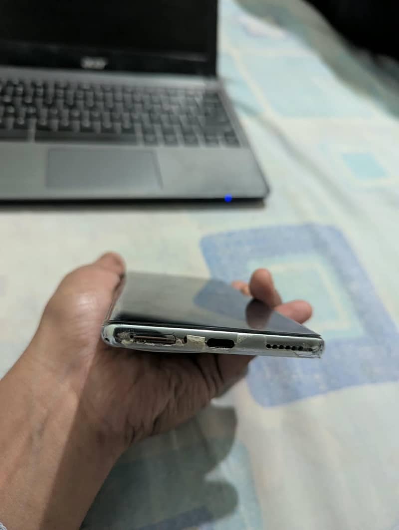 Tecno Camon 40 pro 4