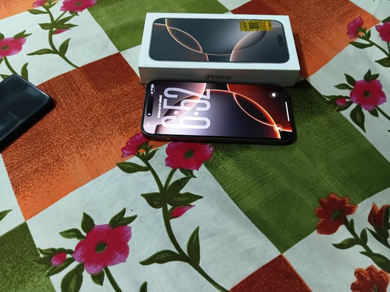 Apple iPhone 16 Pro Max 0