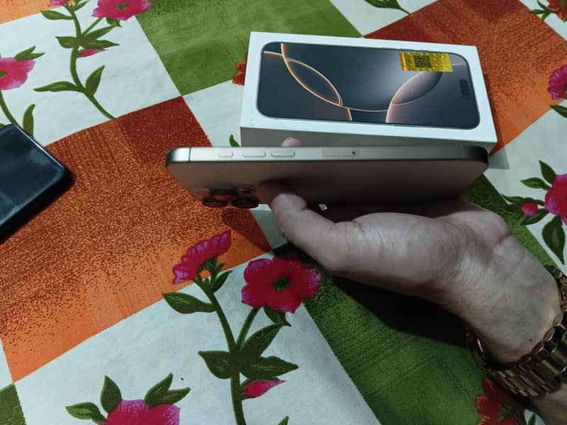 Apple iPhone 16 Pro Max 2