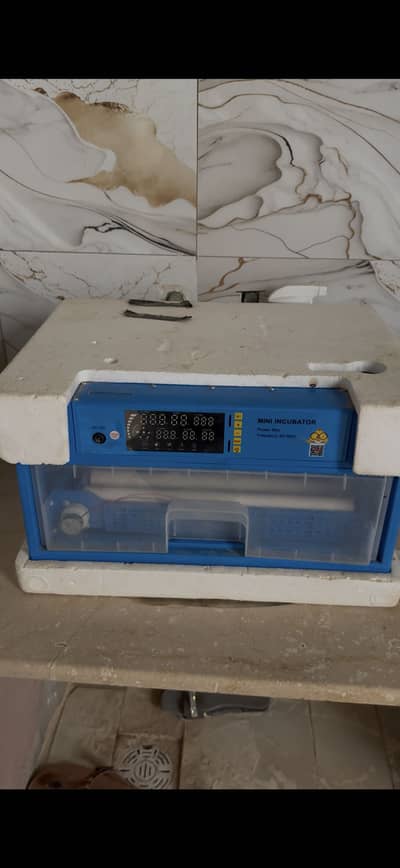HIGH QUALITY INCUBATOR 80 WATT AC/DC 25 EGGS CAPICITY