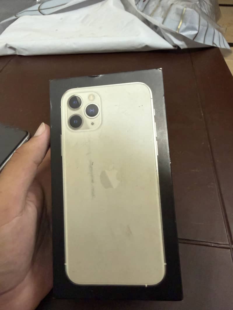 Apple iPhone 11 Pro 4