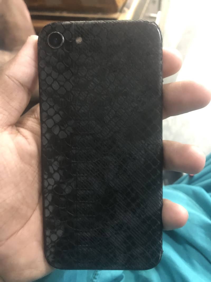 Apple iPhone 8 1