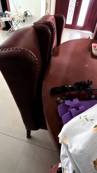 Wood dainng table leatheride