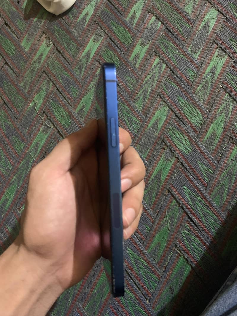 Apple iPhone 12 1
