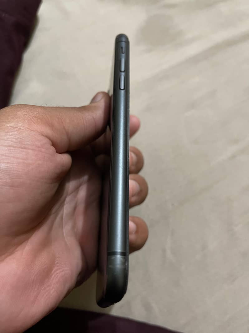 Apple iPhone 11 3